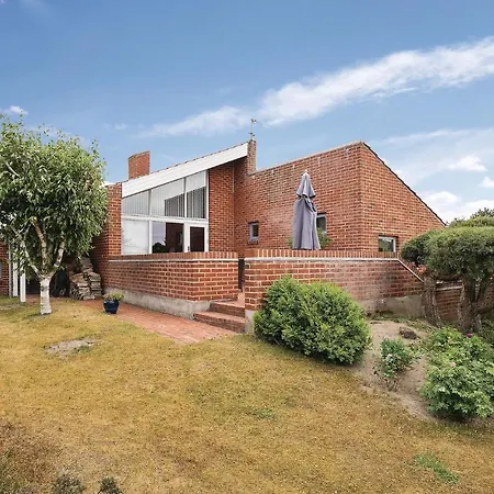 בית נופש Four-bedroom Holiday In
