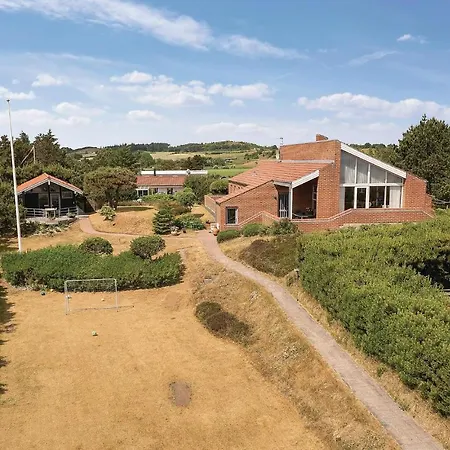 Four-bedroom Holiday In * אבלטופט