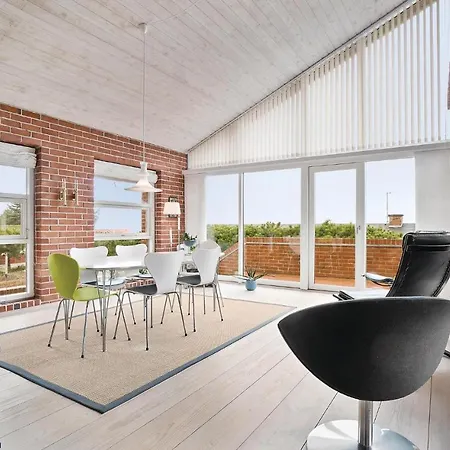 בית נופש Four-bedroom Holiday In *