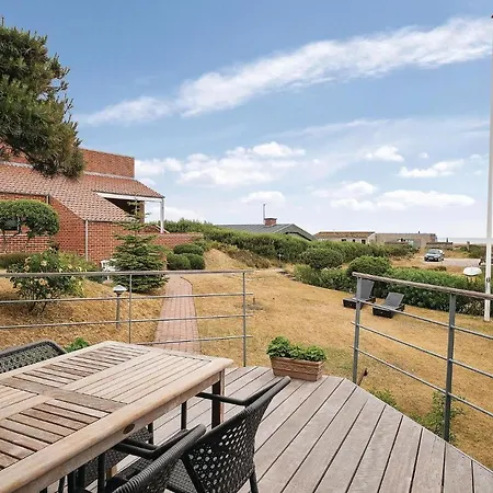 Four-bedroom Holiday In בית נופש